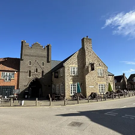 Feriehus The Lighthouse - Part Of The The Bay Village With Pool, Gym And Direct Access, Pub, Restaurant, Tennis And Meadows Walks