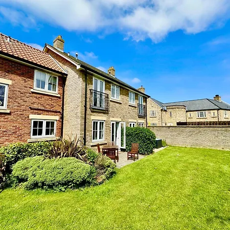 Casa vacanze The Lighthouse - Part Of The The Bay Village With Pool, Gym And Direct Access, Pub, Restaurant, Tennis And Meadows Walks *