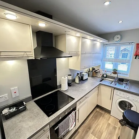 Feriehus The Lighthouse - Part Of The The Bay Village With Pool, Gym And Direct Access, Pub, Restaurant, Tennis And Meadows Walks *