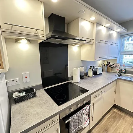 The Lighthouse - Part Of The The Bay Village With Pool, Gym And Direct Access, Pub, Restaurant, Tennis And Meadows Walks * Filey