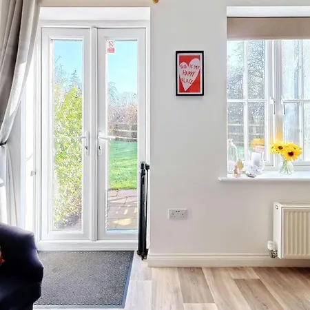 The Lighthouse - Part Of The The Bay Village With Pool, Gym And Direct Access, Pub, Restaurant, Tennis And Meadows Walks