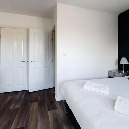 The Lighthouse - Part Of The The Bay Village With Pool, Gym And Direct Access, Pub, Restaurant, Tennis And Meadows Walks * Filey