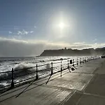 The Lighthouse - Part Of The The Bay Village With Pool, Gym And Direct Access, Pub, Restaurant, Tennis And Meadows Walks *