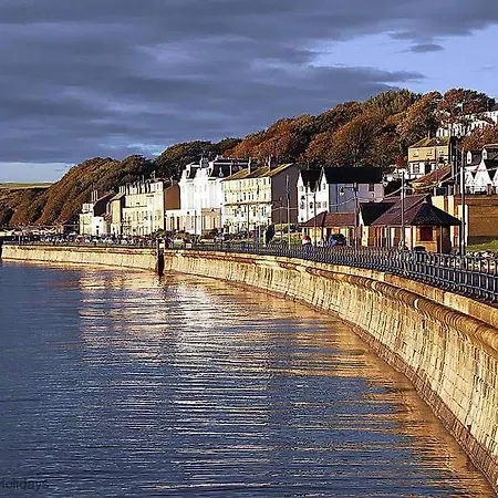 The Lighthouse - Part Of The The Bay Village With Pool, Gym And Direct Access, Pub, Restaurant, Tennis And Meadows Walks Filey