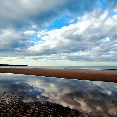 The Lighthouse - Part Of The The Bay Village With Pool, Gym And Direct Access, Pub, Restaurant, Tennis And Meadows Walks Filey