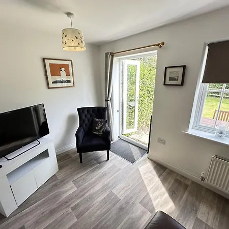 The Lighthouse - Part Of The The Bay Village With Pool, Gym And Direct Access, Pub, Restaurant, Tennis And Meadows Walks *