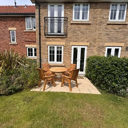 The Lighthouse - Part Of The The Bay Village With Pool, Gym And Direct Access, Pub, Restaurant, Tennis And Meadows Walks