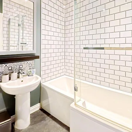 The Lighthouse - Part Of The The Bay Village With Pool, Gym And Direct Access, Pub, Restaurant, Tennis And Meadows Walks Filey