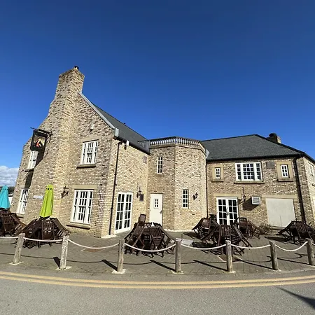 The Lighthouse - Part Of The The Bay Village With Pool, Gym And Direct Access, Pub, Restaurant, Tennis And Meadows Walks Filey
